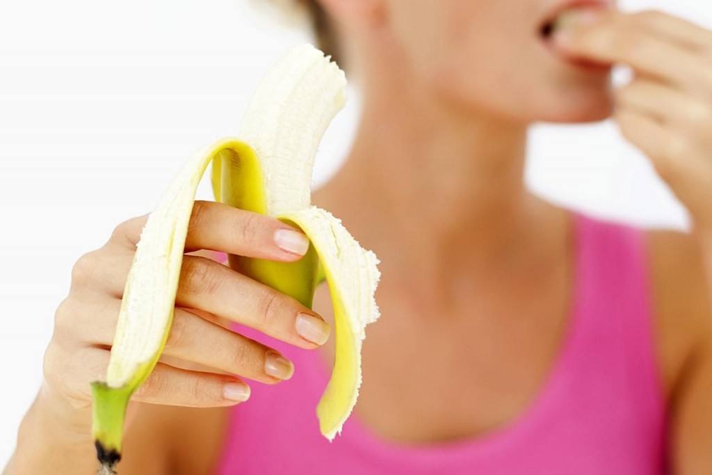 Bananele hidratează pielea în profunzime, diminuează cicatricile de acnee și punctele negre